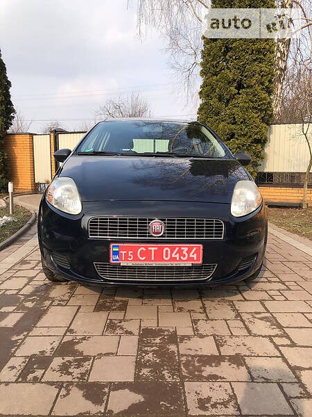 Fiat Punto 2009  випуску Луцьк з двигуном 1.3 л бензин хэтчбек механіка за 4350 долл. 