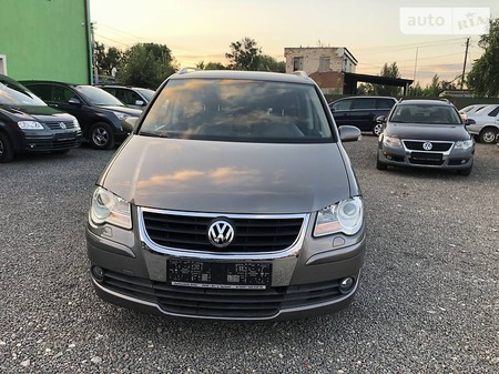 Volkswagen Touran 2008  випуску Львів з двигуном 1.4 л бензин мінівен механіка за 6700 долл. 