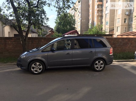 Opel Zafira Tourer 2005  випуску Чернівці з двигуном 1.9 л дизель мінівен механіка за 3000 долл. 