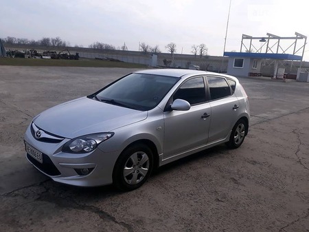 Hyundai i30 2011  випуску Дніпро з двигуном 1.6 л дизель хэтчбек  за 6750 долл. 