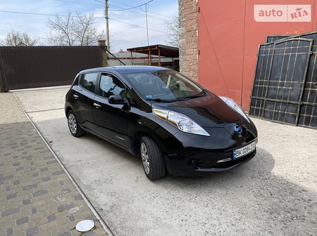 Nissan Leaf 2015  випуску Рівне з двигуном 0 л електро хэтчбек  за 10500 долл. 