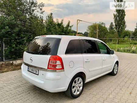 Opel Zafira Tourer 2011  випуску Чернівці з двигуном 1.7 л дизель універсал механіка за 7200 долл. 