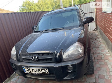 Hyundai Tucson 2006  випуску Житомир з двигуном 2 л бензин позашляховик  за 6800 долл. 