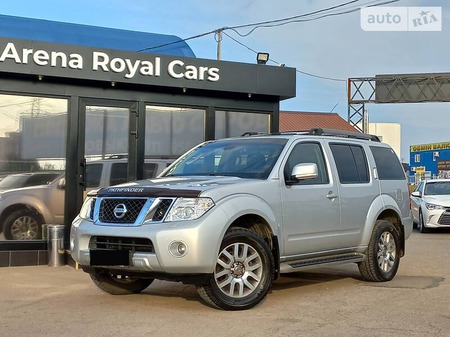 Nissan Pathfinder 2013  випуску Харків з двигуном 2.5 л дизель універсал автомат за 18500 долл. 