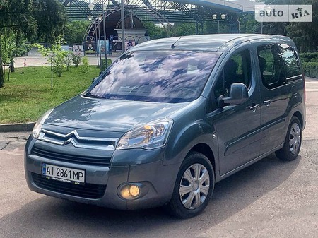 Citroen Berlingo 2010  випуску Житомир з двигуном 1.6 л бензин мінівен механіка за 7999 долл. 