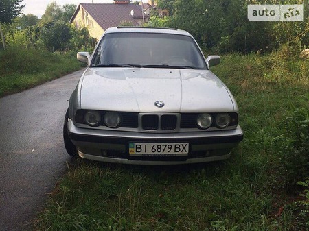 BMW 520 1988  випуску Полтава з двигуном 2 л  седан  за 2500 долл. 