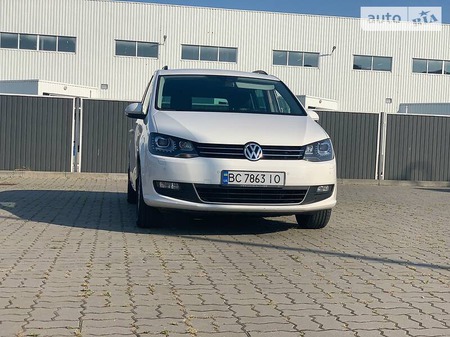 Volkswagen Sharan 2014  випуску Львів з двигуном 2 л дизель мінівен автомат за 16099 долл. 