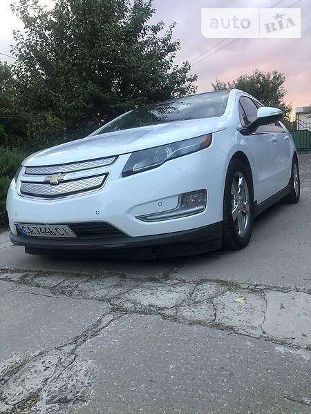 Chevrolet Volt 2011  випуску Черкаси з двигуном 0 л гібрид седан автомат за 10500 долл. 