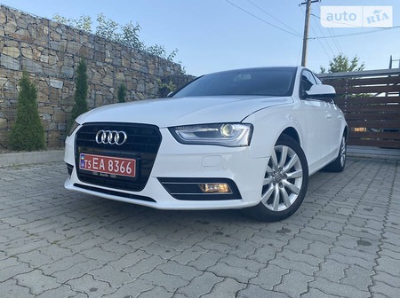 Audi A4 Limousine 2013  випуску Львів з двигуном 2 л бензин седан автомат за 12990 долл. 