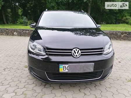 Volkswagen Touran 2011  випуску Тернопіль з двигуном 1.6 л дизель мінівен автомат за 9700 долл. 