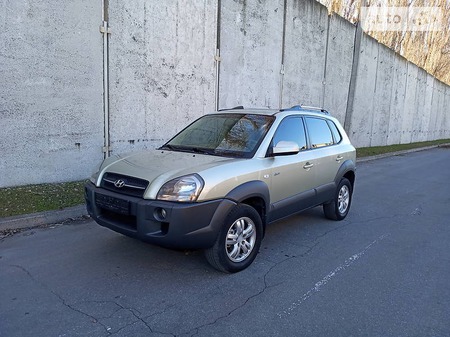 Hyundai Tucson 2008  випуску Дніпро з двигуном 2 л  позашляховик автомат за 8800 долл. 