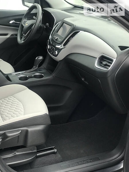 Chevrolet Equinox 2019  випуску Вінниця з двигуном 1.5 л бензин позашляховик автомат за 15000 долл. 