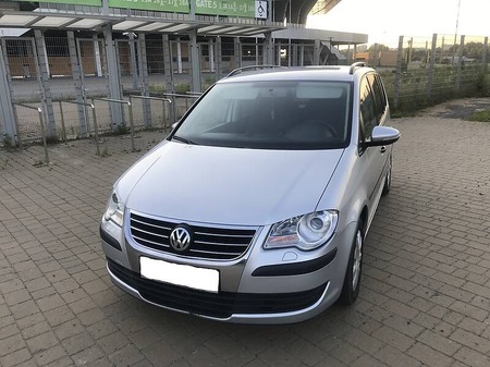 Volkswagen Touran 2009  випуску Львів з двигуном 1.4 л бензин мінівен автомат за 7500 долл. 