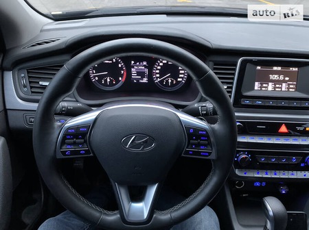 Hyundai Sonata 2017  випуску Запоріжжя з двигуном 2 л газ седан автомат за 15500 долл. 
