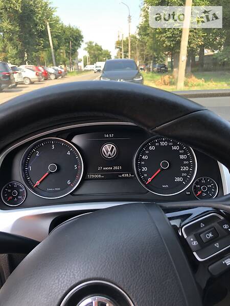 Volkswagen Touareg 2015  випуску Черкаси з двигуном 3 л дизель позашляховик автомат за 31500 долл. 