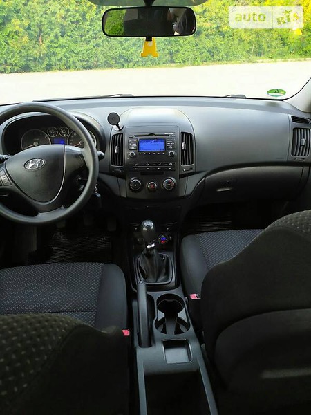 Hyundai i30 2010  випуску Львів з двигуном 1.4 л  хэтчбек механіка за 6450 долл. 