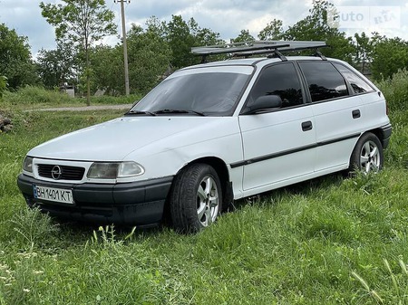 Opel Astra 1996  випуску Одеса з двигуном 1.4 л бензин хэтчбек механіка за 2000 долл. 