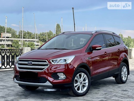 Ford Kuga 2019  випуску Дніпро з двигуном 2 л дизель позашляховик  за 26300 долл. 