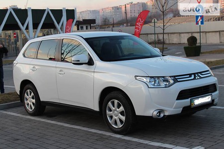 Mitsubishi Outlander 2012  випуску Хмельницький з двигуном 2 л бензин позашляховик автомат за 14900 долл. 