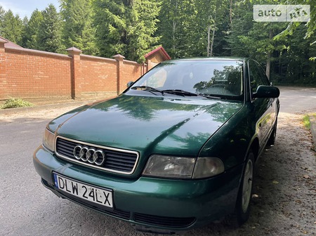 Audi A4 Limousine 1998  випуску Львів з двигуном 2.5 л дизель седан механіка за 1600 долл. 