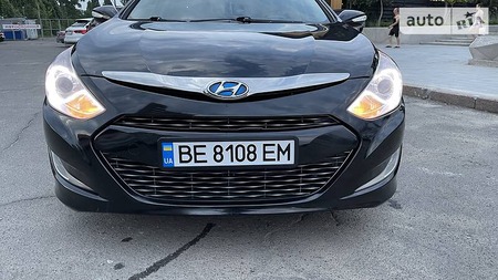 Hyundai Sonata 2013  випуску Миколаїв з двигуном 2.4 л гібрид седан автомат за 11500 долл. 