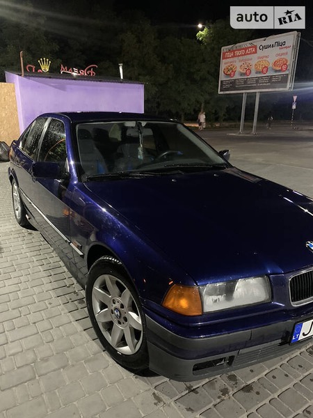 BMW 323 1995  випуску Дніпро з двигуном 2.5 л бензин седан механіка за 2600 долл. 