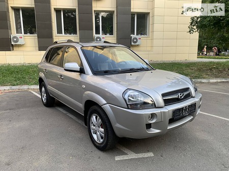 Hyundai Tucson 2009  випуску Одеса з двигуном 2 л  позашляховик механіка за 10300 долл. 