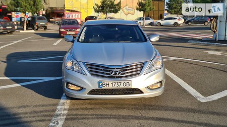 Hyundai Grandeur 2012  випуску Одеса з двигуном 3 л газ седан автомат за 10700 долл. 