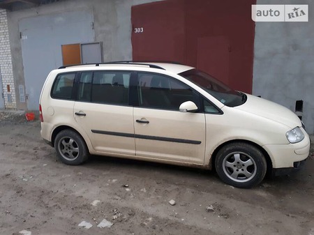 Volkswagen Touran 2004  випуску Тернопіль з двигуном 1.9 л дизель універсал механіка за 4900 долл. 