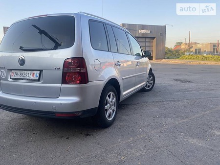 Volkswagen Touran 2009  випуску Львів з двигуном 1.4 л бензин мінівен механіка за 7500 долл. 