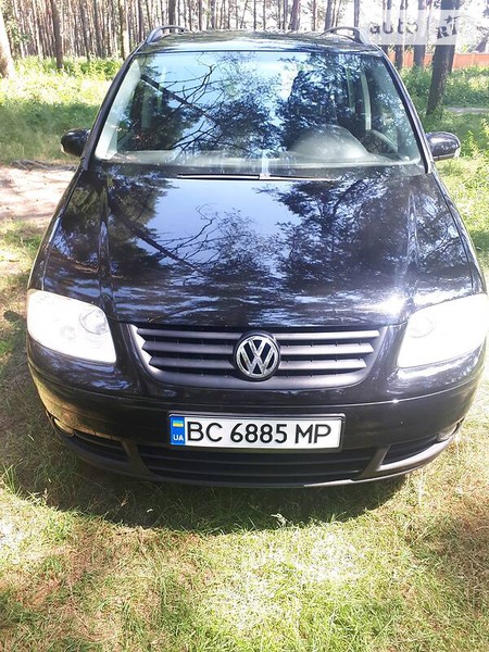 Volkswagen Touran 2004  випуску Львів з двигуном 1.6 л бензин мінівен механіка за 6099 долл. 