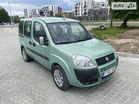 Fiat Doblo 2006  випуску Львів з двигуном 1.3 л дизель мінівен автомат за 5700 долл. 