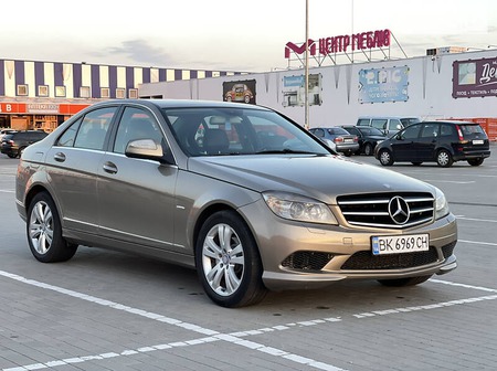 Mercedes-Benz C 230 2008  випуску Вінниця з двигуном 2.5 л  седан автомат за 7999 долл. 