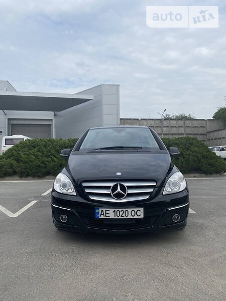 Mercedes-Benz B 180 2010  випуску Дніпро з двигуном 1.7 л бензин хэтчбек автомат за 9000 долл. 