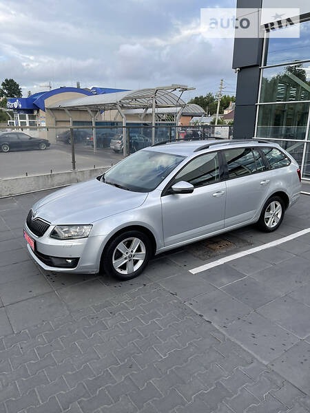 Skoda Octavia 2014  випуску Луцьк з двигуном 1.8 л бензин універсал автомат за 12400 долл. 