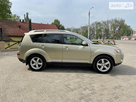 Mitsubishi Outlander XL 2008  випуску Суми з двигуном 2.4 л бензин позашляховик автомат за 9800 долл. 