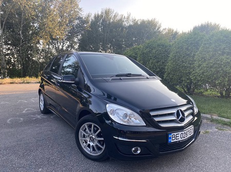 Mercedes-Benz B 180 2010  випуску Дніпро з двигуном 1.7 л бензин хэтчбек автомат за 8900 долл. 