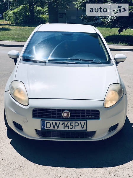 Fiat Grande Punto 2009  випуску Харків з двигуном 1.3 л дизель купе механіка за 1800 долл. 