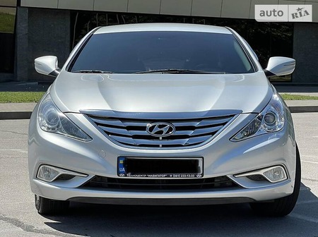 Hyundai Sonata 2013  випуску Запоріжжя з двигуном 2 л газ седан автомат за 9700 долл. 