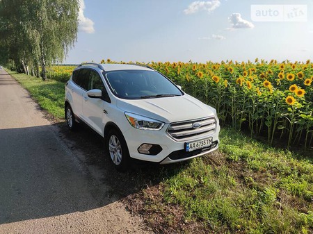 Ford Kuga 2017  випуску Київ з двигуном 2 л дизель позашляховик механіка за 19000 долл. 