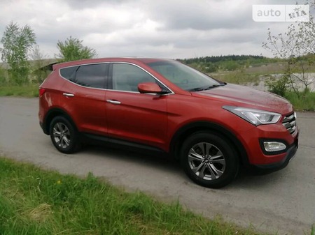 Hyundai Santa Fe 2015  випуску Луцьк з двигуном 2.4 л бензин позашляховик автомат за 16500 долл. 