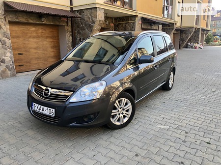 Opel Zafira Tourer 2011  випуску Чернівці з двигуном 1.7 л дизель мінівен механіка за 8199 долл. 