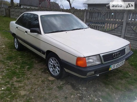 Audi 100 1989  випуску Чернівці з двигуном 2 л  седан механіка за 2100 долл. 