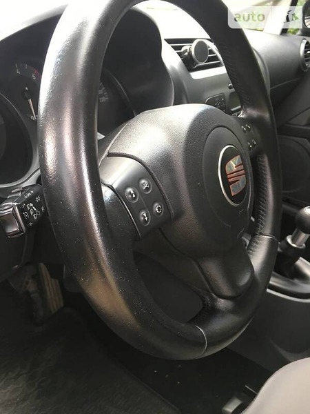 Seat Leon 2010  випуску Київ з двигуном 1.9 л дизель хэтчбек механіка за 7900 долл. 