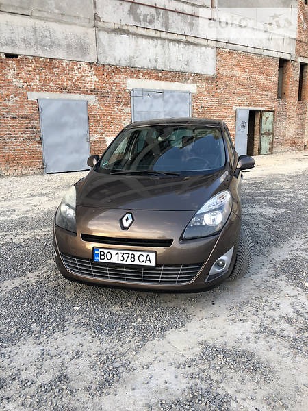 Renault Scenic 2010  випуску Тернопіль з двигуном 1.4 л  універсал механіка за 6200 долл. 