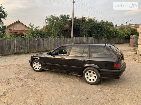 BMW 318 1998  випуску Івано-Франківськ з двигуном 1.7 л дизель універсал механіка за 1300 долл. 