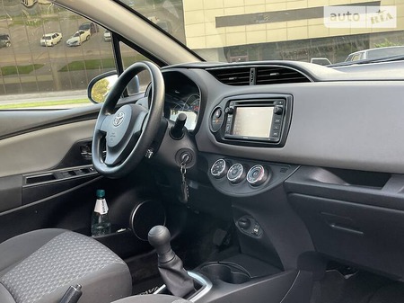 Toyota Yaris 2015  випуску Запоріжжя з двигуном 1.5 л бензин хэтчбек механіка за 10300 долл. 