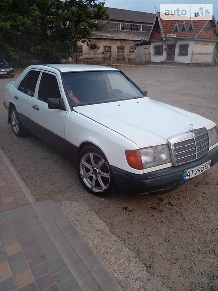 Mercedes-Benz B 200 1988  випуску Івано-Франківськ з двигуном 2 л дизель седан механіка за 2200 долл. 