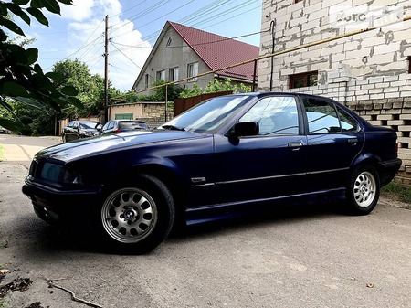 BMW 323 1997  випуску Одеса з двигуном 2 л  седан автомат за 3400 долл. 