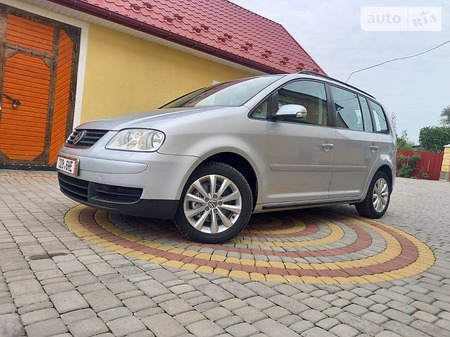 Volkswagen Touran 2004  випуску Львів з двигуном 1.6 л бензин мінівен механіка за 6350 долл. 